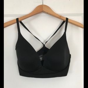 Victoria's Secret Wireless Light Lined Plunge Bra